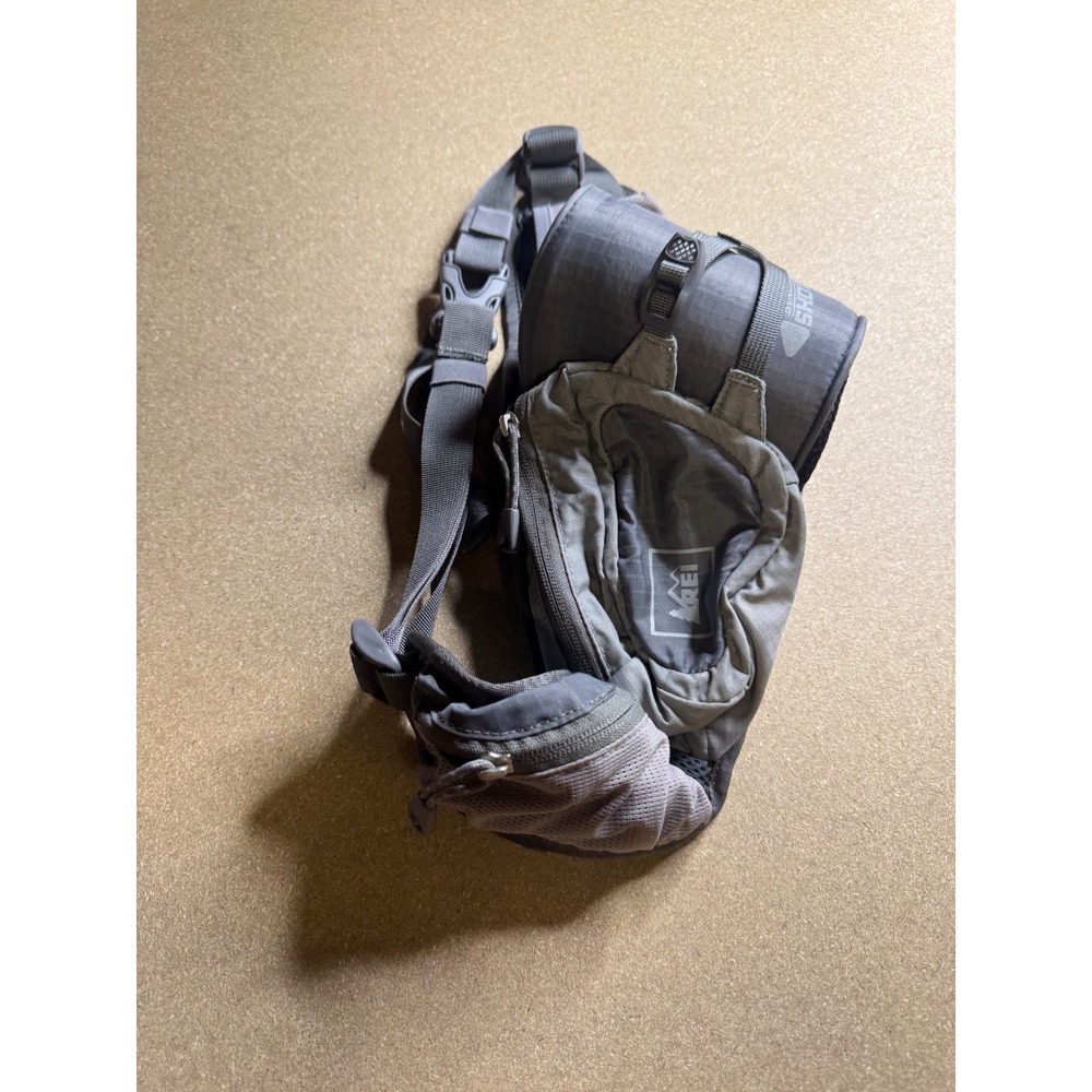 REI Single Shot Hydration Waist Pack Gray Running Hiking Belt Water Bottle Bag